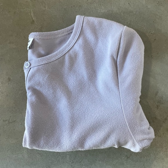 Aritzia Sunday Best Apple Longsleeve - Picture 2 of 2
